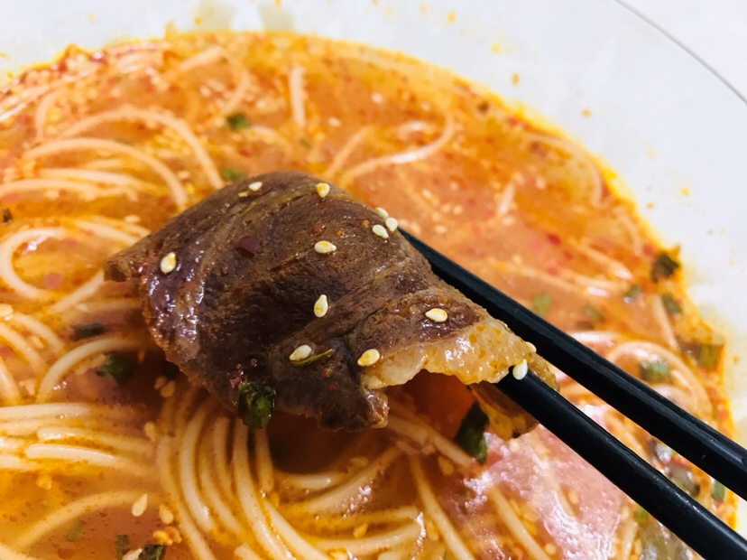 叉烧肉最好吃！汤有点据说的泰国风味，有点吃不习惯