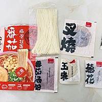 最近很火的拉面说，必须买来尝尝，哈哈 面 叉烧肉最好吃！汤有点据说的泰国风味，有点吃不习惯 吃好...