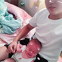 四个半月得双胞胎儿子