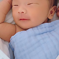 儿子今天13天啦，今天去医院复查黄疸降下来不少，不用照蓝光了，开了点药回来吃，老母亲我的心终于可以...