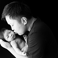 宝宝长的像爸爸还是像妈妈？