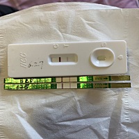 红印还是没加深...昨天去验血了，今天出结果！紧张😓我这个心悬着真的是太难受了😣