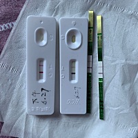 为啥下午颜色一下就深了点，早上还淡着呢。医生打电话说孕值太低，才99，肚子有点痛，明天再去一趟医院....