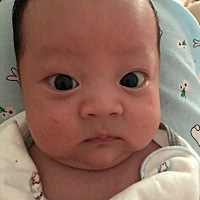 今天抱儿子去称了下，😊竟然13斤啦，月子重了6斤，想不到，哈哈，好有成就感。附上最新相片一张。