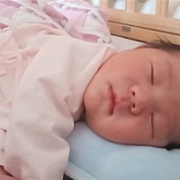 出生第六天的天使宝宝，吃饱奶奶了可以睡三四个小时，妈妈都不会像其他妈妈那样，因为睡眠不足而难过，...