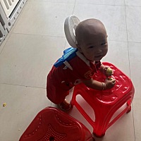 养儿不易  自从上次宝宝从床上摔到后脑勺 我真的是吓死了 以后真的一步都不能掉以轻心 虽然宝宝爸爸 爷...