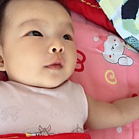 宝妈们，你们的宝宝一个月体重长了多少啊？宝宝出生时5.7斤，满月时8斤，现在两个月十天才10斤。一个月...