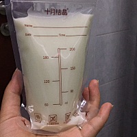 这几次中午吃了兰州拉面，喝点汤，下午这个奶就能吸出这么多，有220多毫升吧！奶少的姐妹可以试试哦～�...