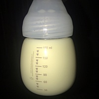 今日产奶，五瓶，小家伙22号出生因溶血性黄疸还在儿科，我现在每天过着吸奶的日子，什么时候才是个头啊...