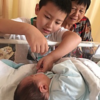 38+6剖了，女宝，从此凑成一个好字，二次剖宫产并不可怕，个人没觉得有多疼，相反，因为镇痛泵的缘故，...