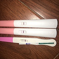 测双杆模糊 我是18.19号排卵的吧！然后同房七天测到双杆清楚，可是后面越测越模糊了，去验了血hcg才8 孕...