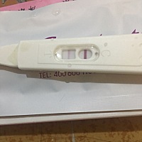 请问大家 为什么一深一浅的，这是怀孕了吗？姨妈推迟两天了。