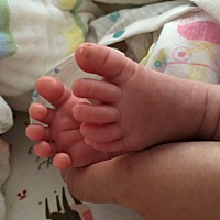哎，有没有人晚上和婆婆睡在一起的？我婆婆说要帮我一起带小孩，晚上要跟我睡在一起，哎，好不习惯啊，...