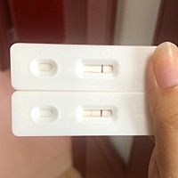 这是怀了吗？第一张图上面排卵第十一天验的，下面是排卵第十三天验的，第二张图是排卵第十三天验的排卵...