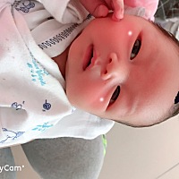 宝宝老是爱动，而且很敏感有时候，睡了也爱动有时候，有时候还一惊，有同样情况的吗
