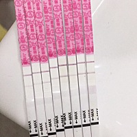 明天或者后天是要来月经的时候了吧，排卵试纸越来越深，早孕试纸没测出来，会有吗？这是我这两三天才测...