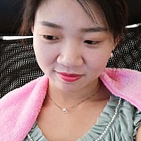 四维彩超新鲜出炉了，第一次近距离看到宝宝还是蛮急动。这下巴我，，，嘻嘻，你的爸爸长这样，妈妈...