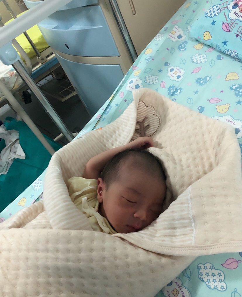 8.30号顺产男宝宝5.6两，过程中不想回想，本来想打无痛针的，来不及打，反正超级快生，将近二十分钟左右，也祝愿所有妈妈顺顺利利的生娃，