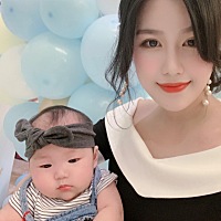 小可爱一百多天啦，是全家人的小宝贝 我们都很爱你，要乖乖，健康成长 经历了剖腹，堵奶，虽然那两个礼...