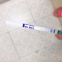 帮我看看吧？姐妹们，这是不是算怀孕了啊？好像有点影子了