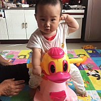 有没有快八个月了。还不会坐的宝宝