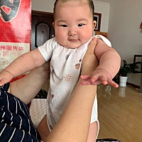 宝宝六个月  孕前我就不胖 结果哺乳期喂奶呼呼往下瘦  六个月从生完了孩子到现在掉了23斤   我都怀疑我...