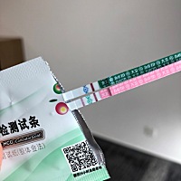 妹子们可以帮我看看吗 排卵第11或12天，绿色的是早早孕，粉色是排卵试纸？有没有希望呢着急😣