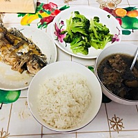 你们月子都吃什么？每天四碗鸡汤 和反反复复的几个菜 吃的快吐了😓