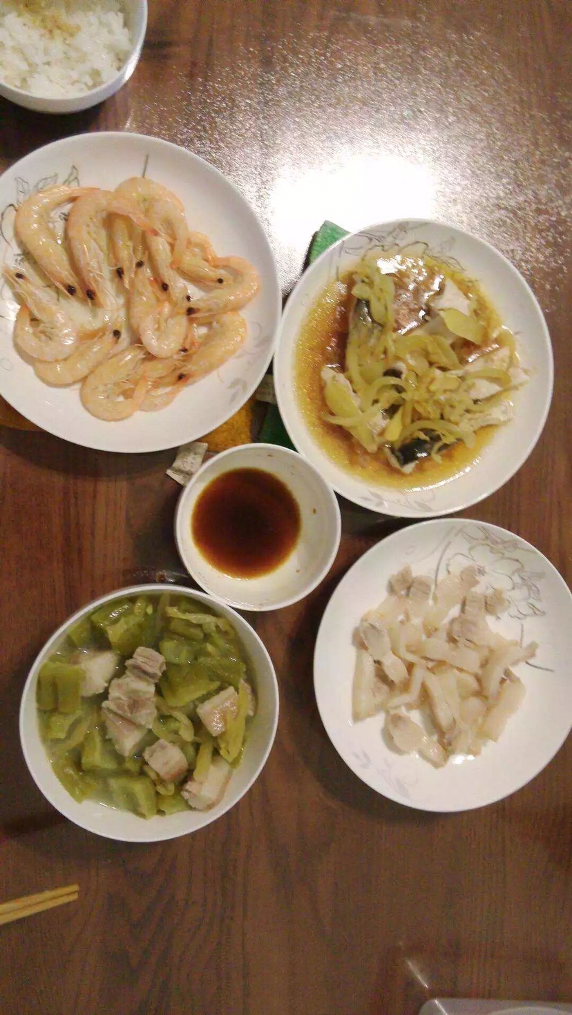 你别动让我来，怀孕之后听到最多的一句话老公比较内向，从来没跟我说过爱我，喜欢我之类的话，但是怀孕后几乎什么都不让我干，每次都说，你别动，让我来。。。下面是跟老公的日常