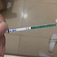 月经迟到十一天，早孕试纸两道杠，排卵试纸弱阳，不是说怀孕了，排卵试纸也强阳吗？怎么回事？早孕试纸...