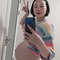 34 4，请问肚子算大吗？希望宝宝你能待到足月出生，我们全家都期待你平平安安的到来