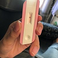 上一次大姨妈7号开始，但是很少很少，很没有一样，10号才跟正常的姨妈一样。前天晚上测了一下，开始白板...