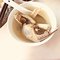 公公杀的鸽子，婆婆炖的，我很庆幸虽远嫁，但遇到爱我的老公，也疼我的婆婆