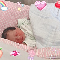 终于出院啦 宝宝很健康 头发又黑又亮嘿嘿嘿 怀孕期间基本没忌口 （炸鸡冰激凌火锅烤串......）烟酒...