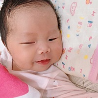 宝宝出生12天了，过程真的不想再回味，顺产，女宝宝，如我所愿了，嘻嘻，女人真的很伟大～