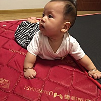 宝宝五个月 3天了，特别心疼他娘，特别乖巧，我和宝宝被爷爷奶奶赶出家门了，现在在宝宝宝宝上班地方呆...