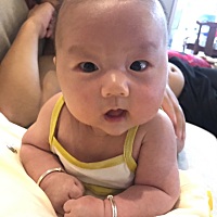 虽然还没有两个月，可是我们头抬的很6⃣️哦🤣