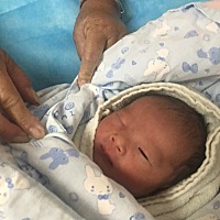 8月初8，14:28，宝35 4周，提前出来了！5斤4两，宝宝争气，一切顺利