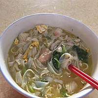婆婆煮的面就给我放点青菜，还放猪油，每次淡的跟没放盐，煮个汤也是放猪油，开始不知道，就是感觉...