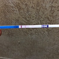 请问这是怀上了还是没有怀上？？ 第二条线好像不是很明显