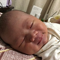 宝贝出生九天啦，小表情很丰富的呢！剖腹产没有想象中的可怕，感觉比顺产受的罪少很多，没有经历宫缩的...