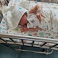 生完14天啦，那感觉，真，遭了三遍罪，内置水囊宫缩疼一波，打催产针疼一波，真正上麻醉前开指疼一...