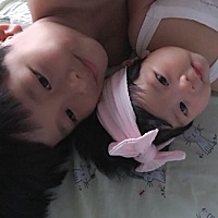 有你们仨，此生无憾，爱你们💕 和妹妹一起练习抬头🤣 洗澡澡