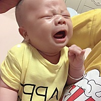 前一秒还在哇哇哭，下一秒给妈妈凶了下立马秒睡。 我的乖儿子 嘻嘻😁😁 睡觉的时候是个美男子哦