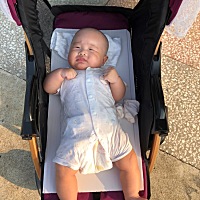 吐槽，从宝宝出生到几乎就没晒过太阳，我想着回娘家了好晒太阳了吧，地方宽敞，阳光充足。我才把宝...