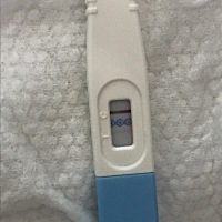 今天早上测的 请问这是怀孕了吗 另一条杠浅浅的