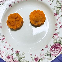 宝宝版月饼来啦 家里人都吃月饼，也想让宝宝吃几口，于是自己动手做了一个月饼