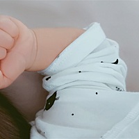 你们那的月嫂育儿嫂都是什么价格？ 本人坐标江苏三线小城市，请的金牌月嫂一个月12800。育儿嫂明天...