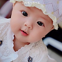 我家姑娘越大越漂亮了吧。第一张是四个月，第二张是今天拍的，爱你😍