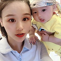 秀个宝宝！刚好四个月。